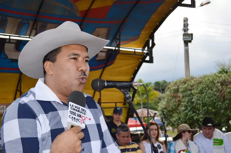 Gobernador de Arauca, Facundo Castillo pidió a veredas beneficiarias de puesto de salud, cuidarlos.